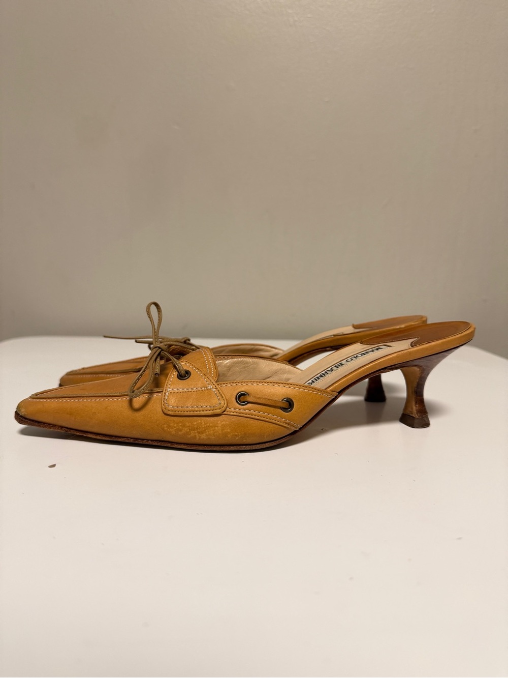 Manolo Blahnik Camel Leather Mules Heels Pointed Toe Bow Detail EU 39 US 9 UK 6